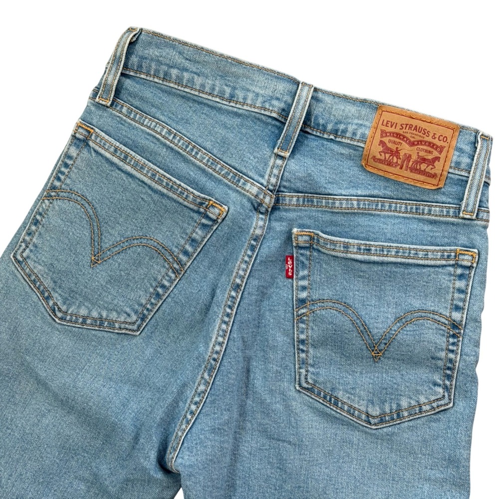 Distressed Levi's Wedgie Straight Size 26 - Picture 3 of 4